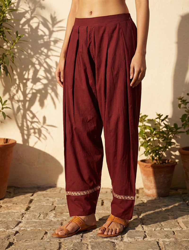 trueBrowns طقم كورتا فارسي بنطلون ووشاح مزخرف باللون الماروني من trueBrowns - Image 3